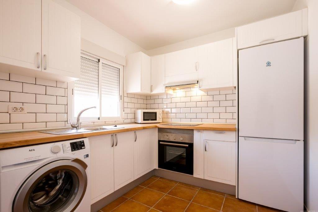 2 Bedroom Apartments Los Cristianos Beach Tenerife Tamaragua أرونا المظهر الخارجي الصورة